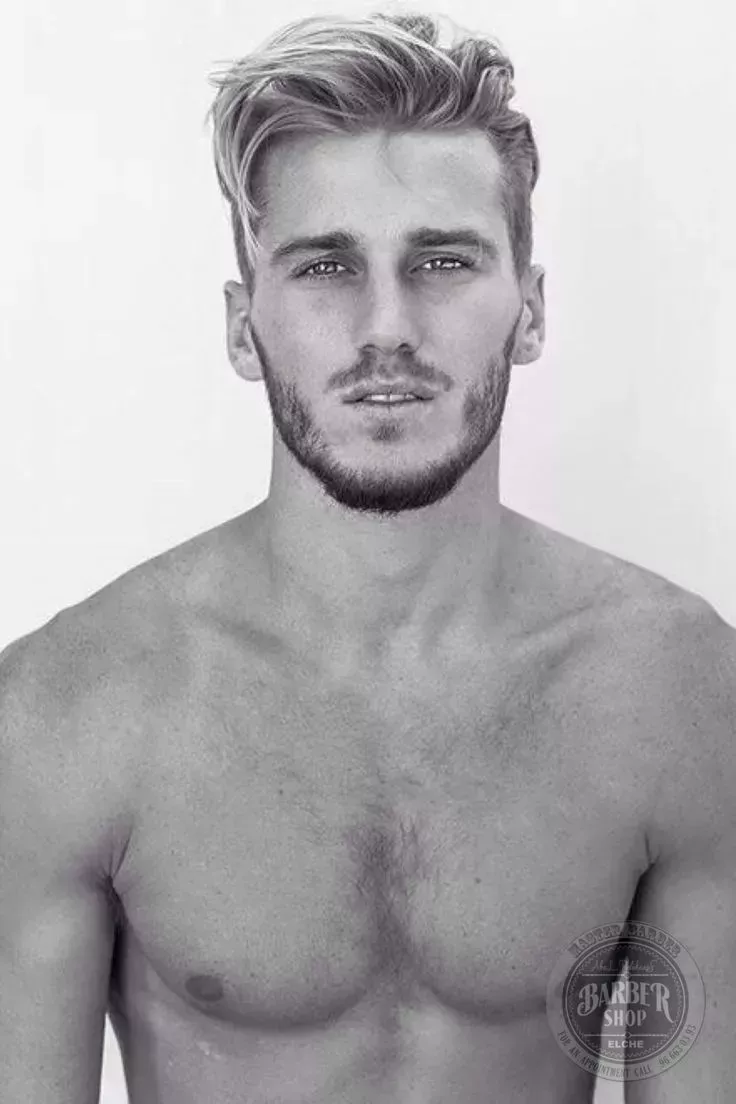 Los mejores peinados rubios para hombres que no te harán parecer un villano de Bond