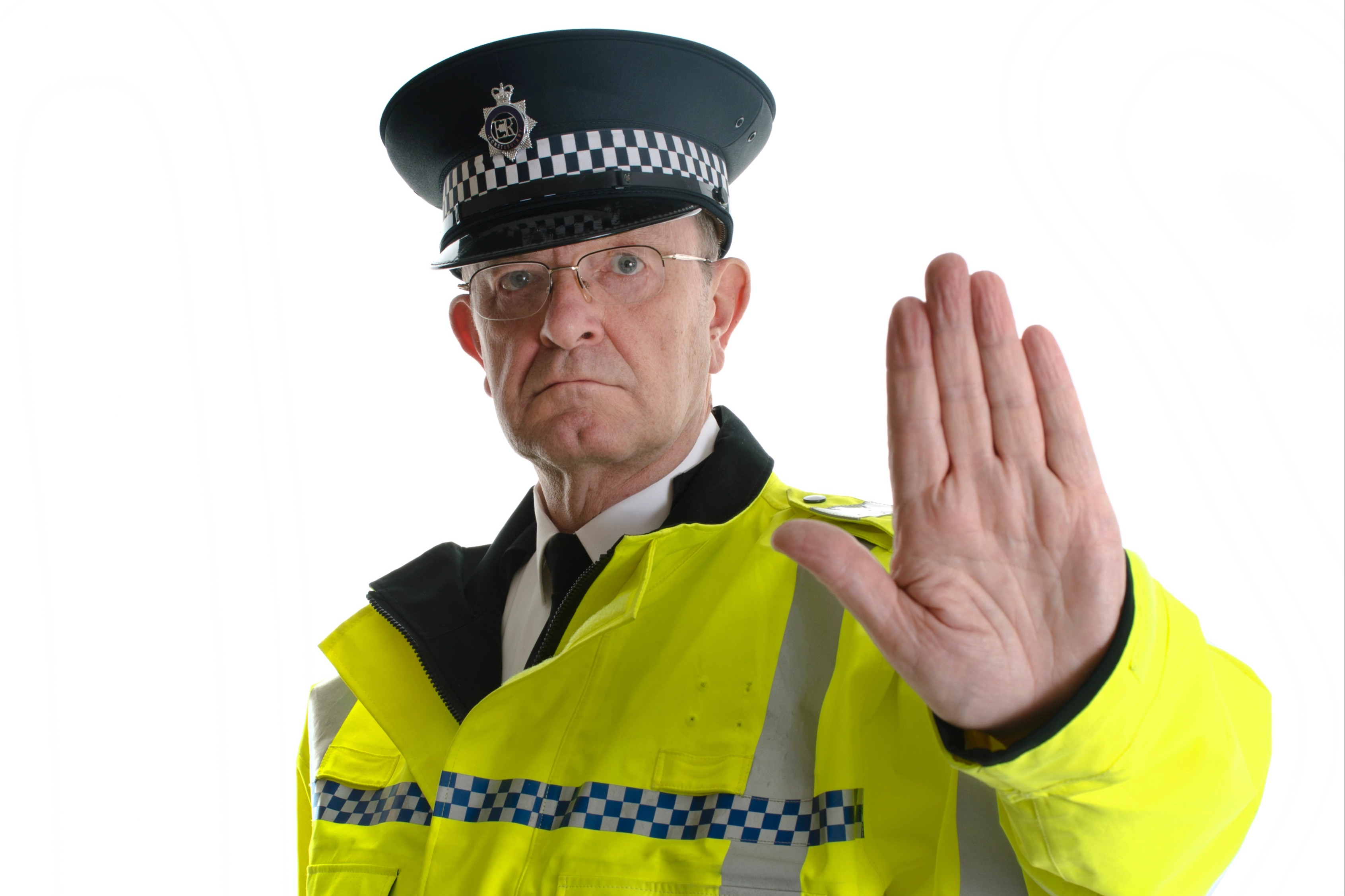 Los policías deben utilizar términos neutros en lugar de llamar a la gente señor o señora