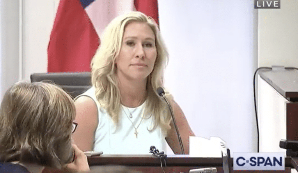 Marjorie Taylor Greene admite haber pedido la ejecución de Nancy Pelosi en una audiencia