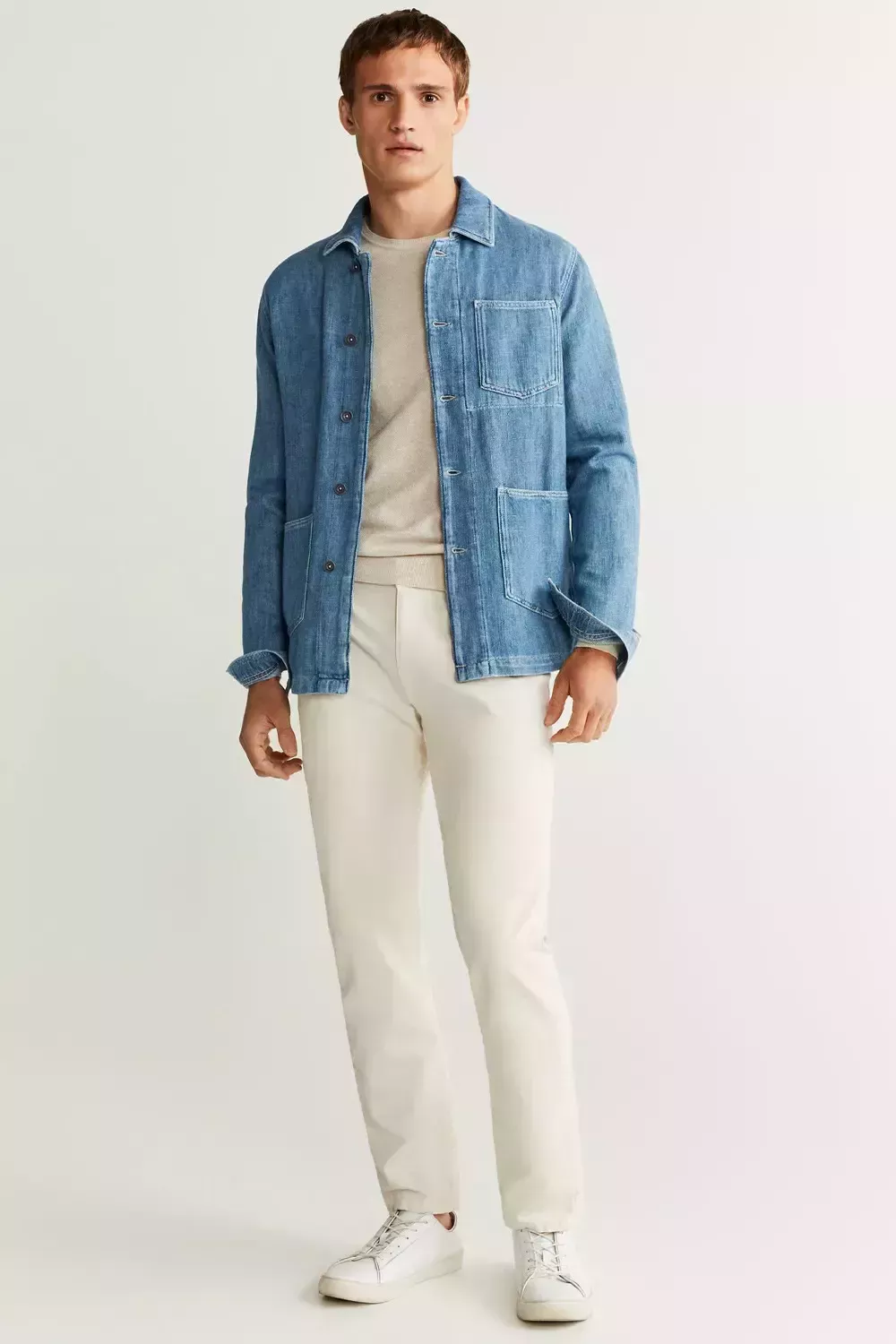 Qu&eacute; debes llevar con los vaqueros blancos: 7 conjuntos f&aacute;ciles para hombres