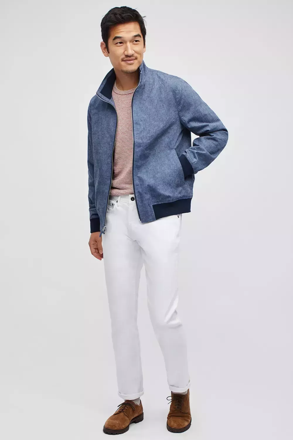 Qu&eacute; debes llevar con los vaqueros blancos: 7 conjuntos f&aacute;ciles para hombres