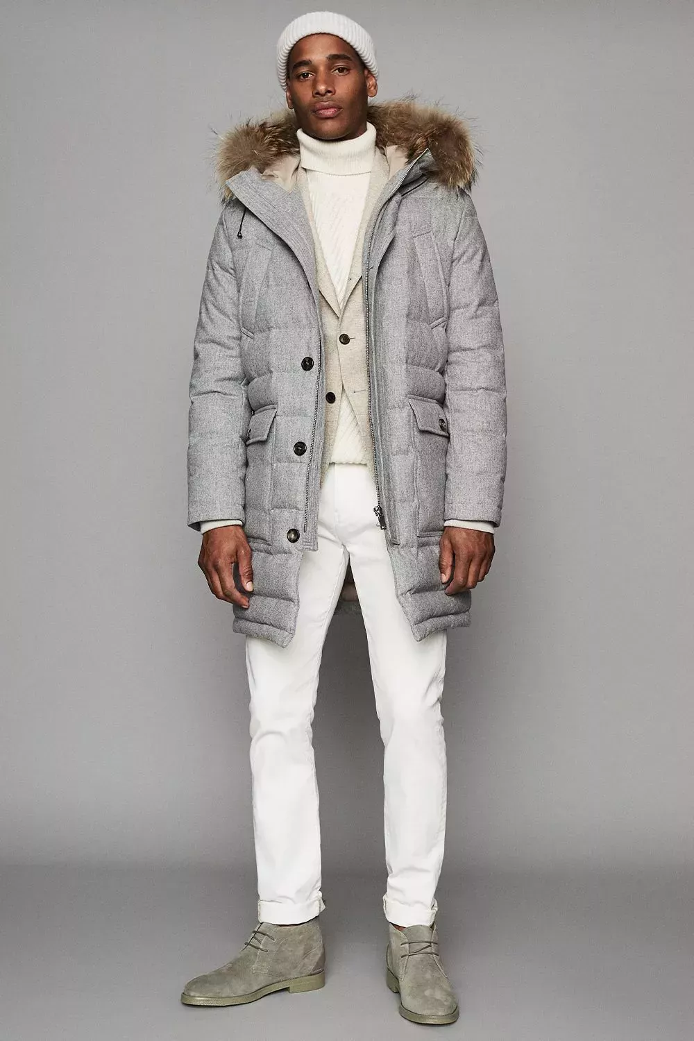 Qu&eacute; debes llevar con los vaqueros blancos: 7 conjuntos f&aacute;ciles para hombres