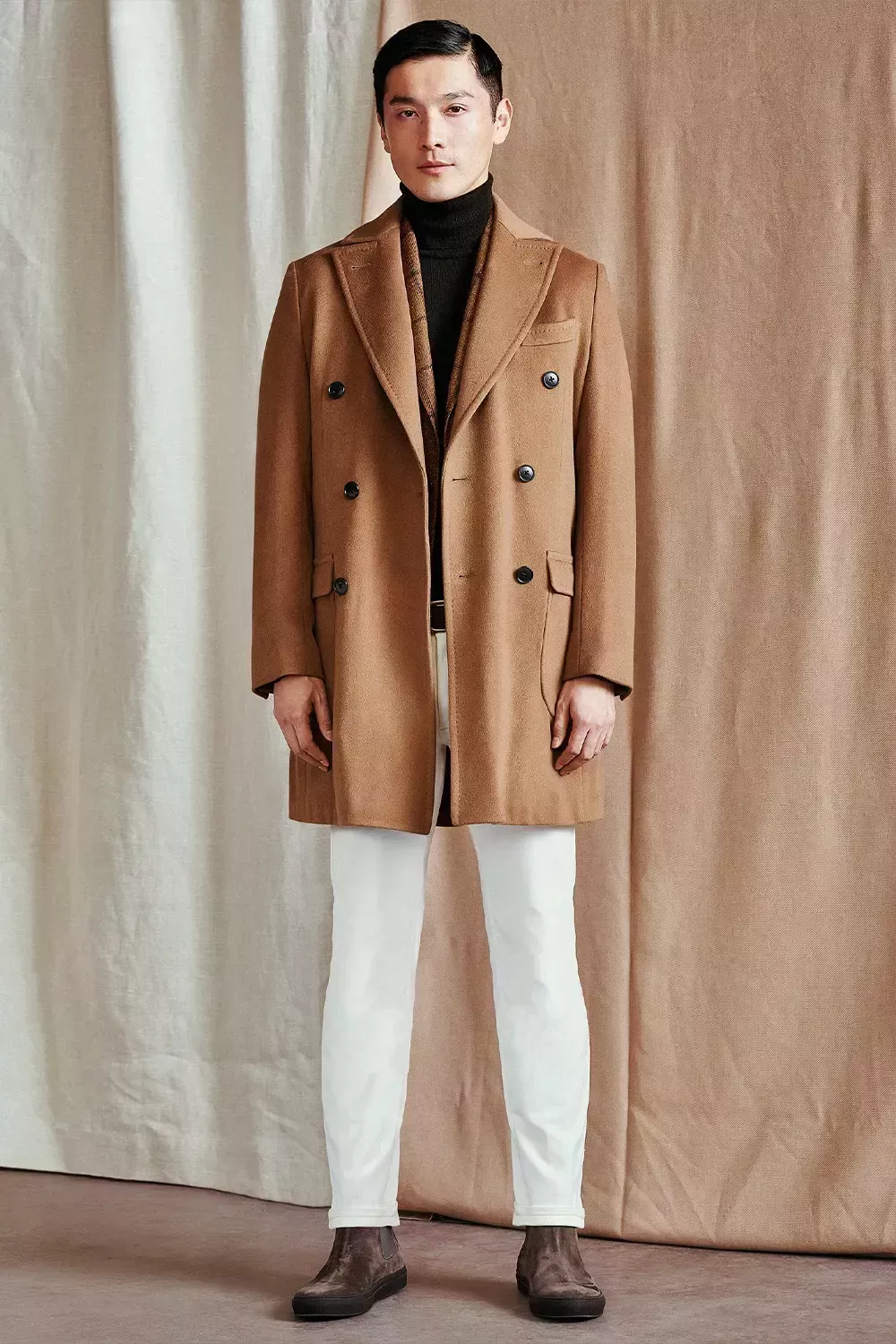 Qu&eacute; debes llevar con los vaqueros blancos: 7 conjuntos f&aacute;ciles para hombres