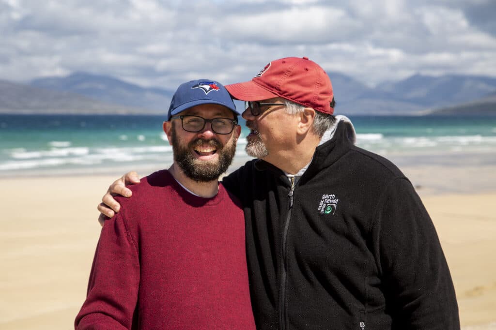 Una pareja homosexual habla de la vida con un cáncer cerebral terminal