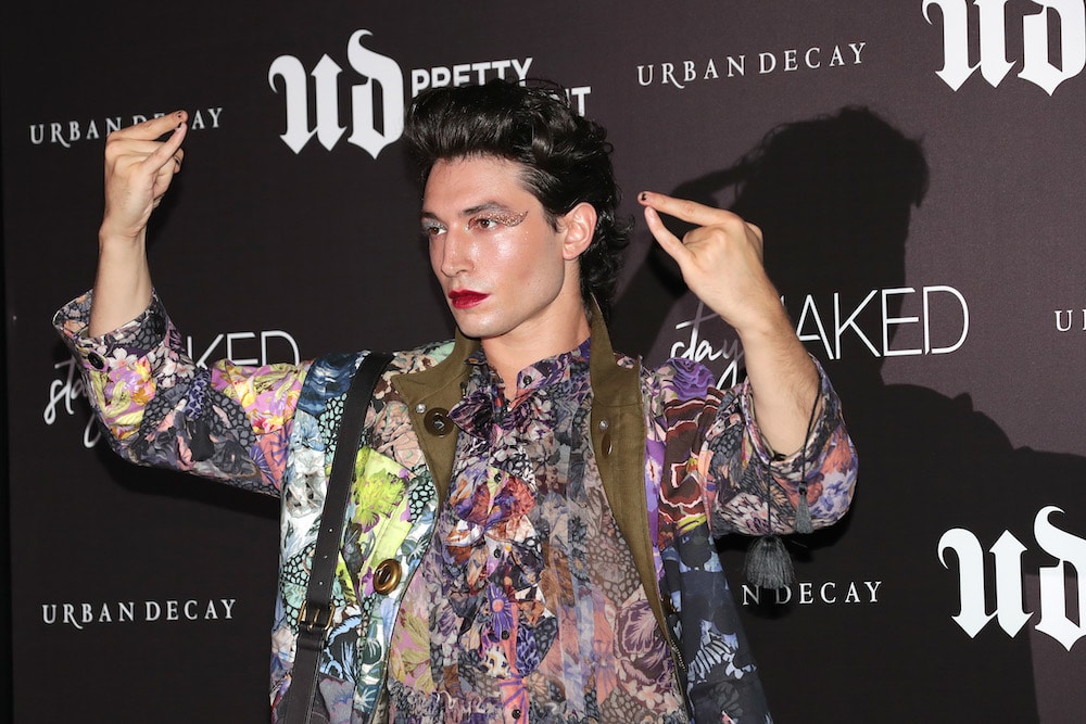 Una pareja retira la orden de alejamiento contra Ezra Miller