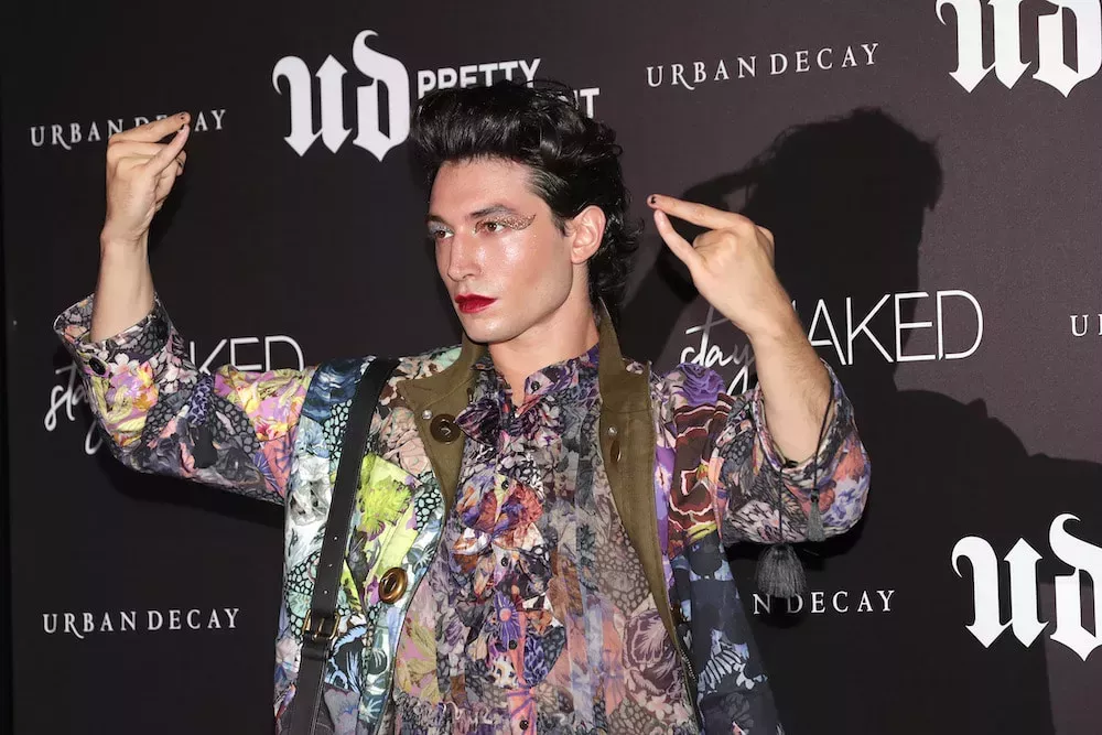 Una pareja retira la orden de alejamiento contra Ezra Miller tras afirmar que el actor les amenazó con 
