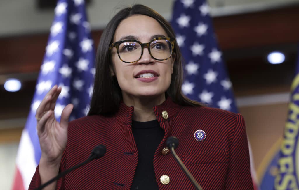 Alexandria Ocasio-Cortez advierte sobre la prohibición del aborto en Estados Unidos