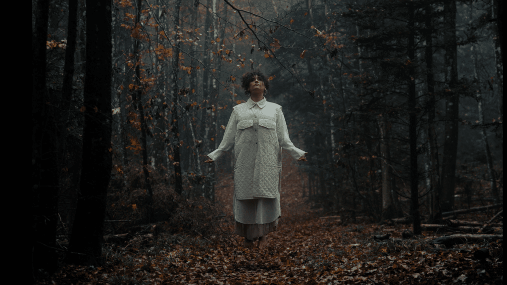 Como adoptada transracial no binaria, estoy eternamente agradecida por la familia queer que he elegido