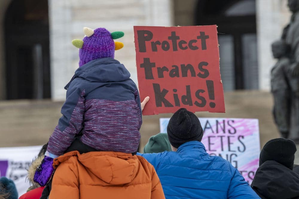 El Departamento de Justicia de EE.UU. impugna la prohibición médica a los niños trans en Alabama