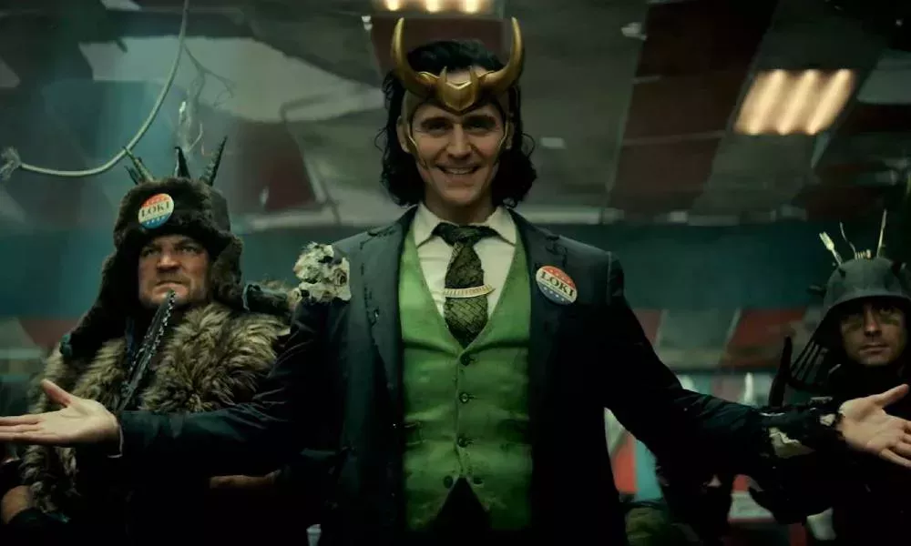El director de Loki defiende la escena de la salida del armario después de que Russell T Davies criticara el 