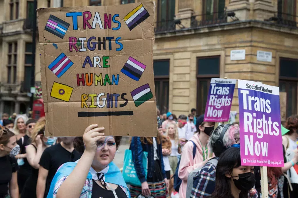 El Parlamento Europeo debatirá sobre el reconocimiento legal de la no discriminación por razón de sexo tras la petición de más de 140.000 personas de que cambie la situación.