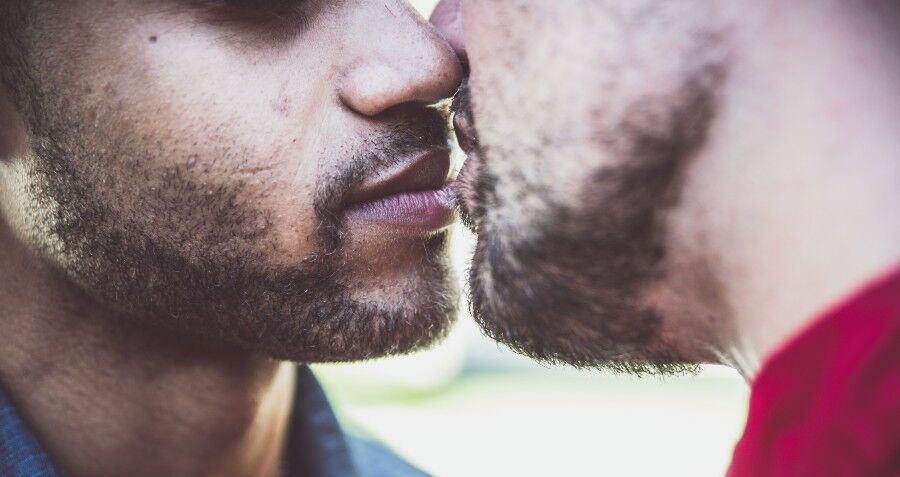 ¿Existe una hormona natural hace que los hombres gay estén más cachondos?