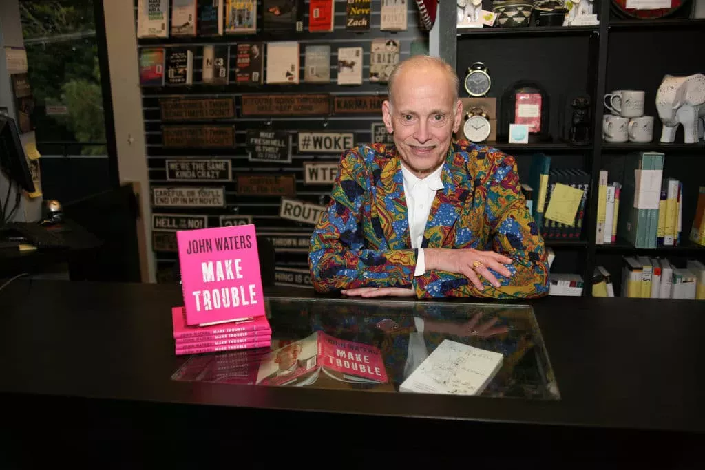 John Waters habla de los penes parlantes, del sexo con cosquillas y de por qué todo el mundo se toma demasiado en serio