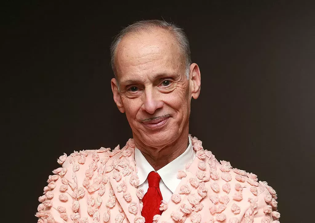 John Waters habla de los penes parlantes, del sexo con cosquillas y de por qué todo el mundo se toma demasiado en serio