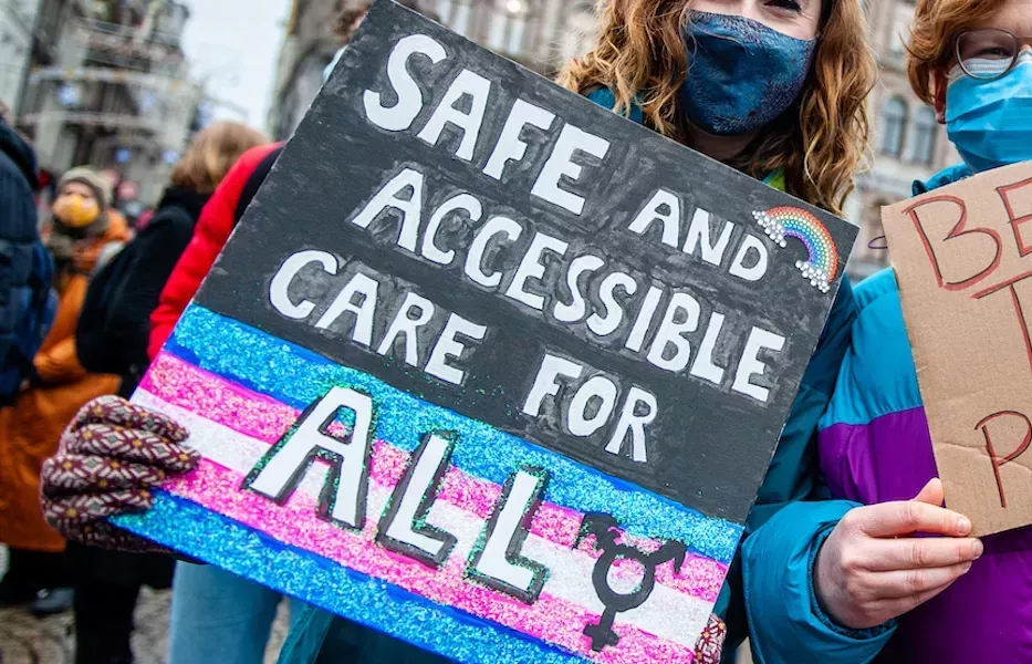 La guía oficial de Inglaterra sobre la menopausia incluirá por primera vez a las personas trans y no binarias