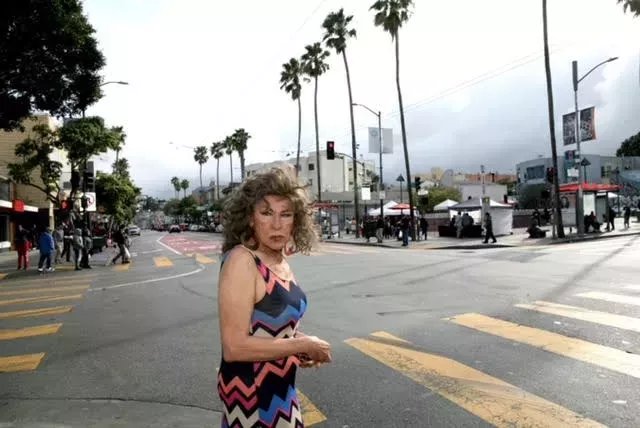 La legendaria activista trans, Donna Personna, comparte su inspiradora historia y la búsqueda de su familia en una sincera película