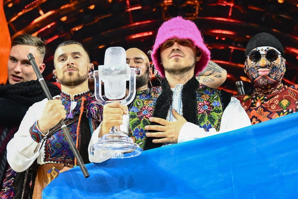 Los ganadores ucranianos de Eurovisión venden el trofeo para comprar armamento para su ejército