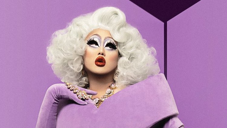 El maquillaje del icono de Drag Race, Kim Chi, apoya a una buena causa