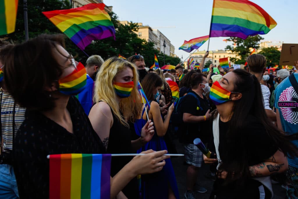 Un tribunal polaco anula dos zonas libres de LGTB+ del país