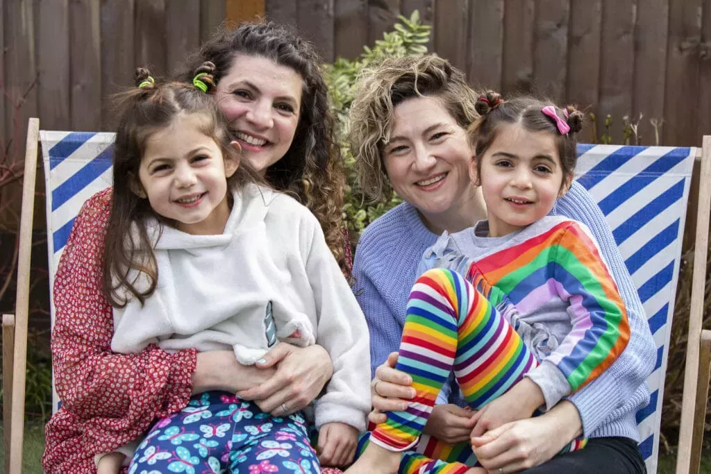 Una madre homosexual no pudo encontrar un libro para niños que representara a su familia, así que escribió el suyo propio