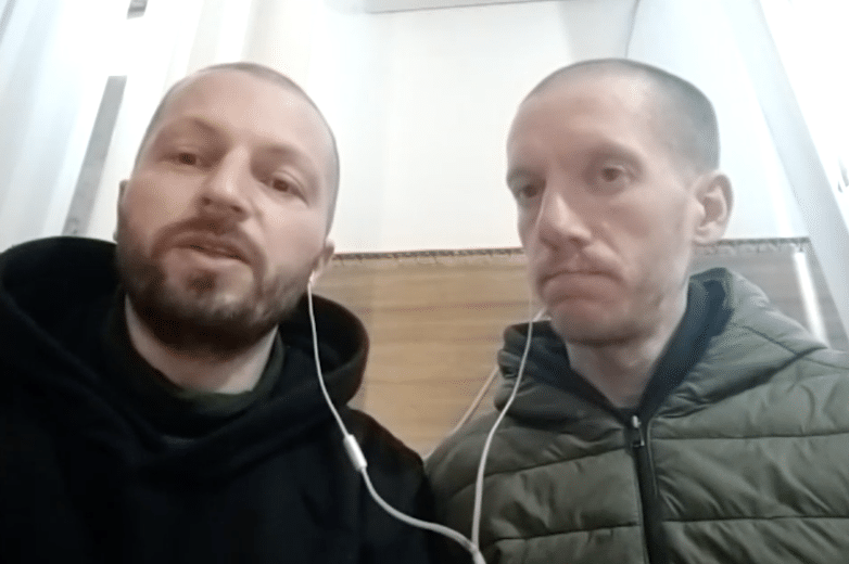 Una pareja ucraniana homosexual que lucha codo con codo dice estar dispuesta a morir defendiendo su hogar de Putin