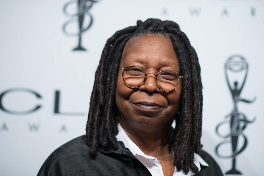 Whoopi Goldberg defiende el derecho al aborto ante una asesora de Trump