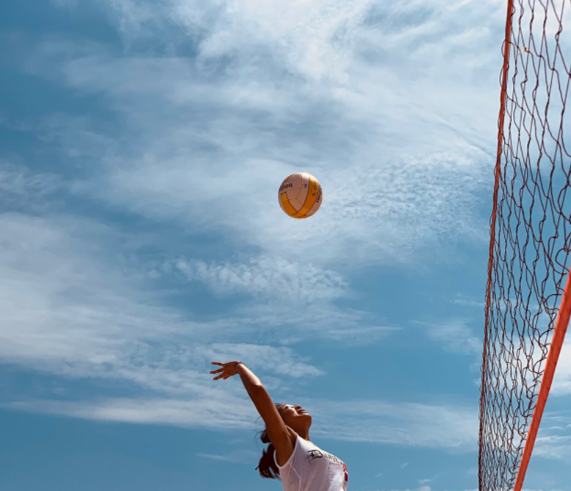 10 razones por las que todas las lesbianas deben asistir a LezVolley 2022