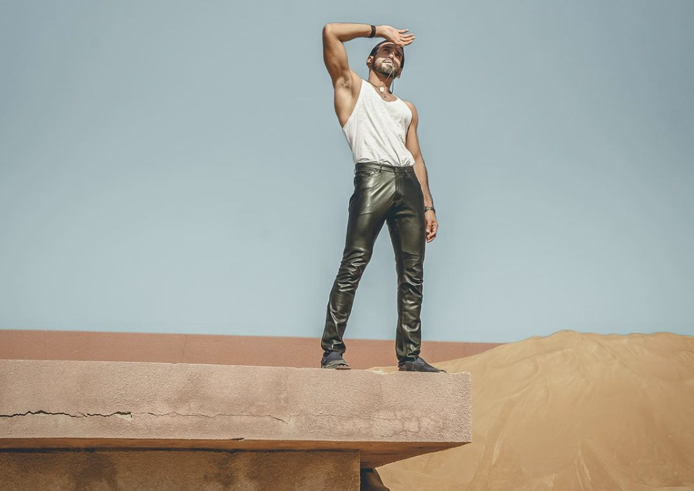 11 de los mejores pantalones de cuero para hombre