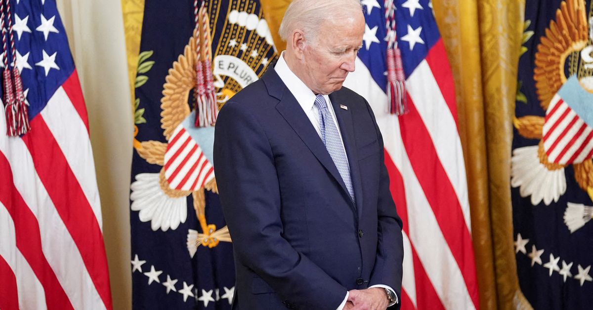 Biden dice que la "cruel" decisión de Roe v. Wade es peligrosa para las mujeres