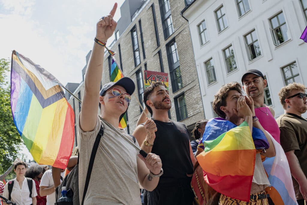 El Orgullo de Oslo se celebra después del tiroteo en un bar gay