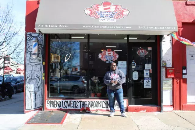 Difundir el amor, un corte a la vez