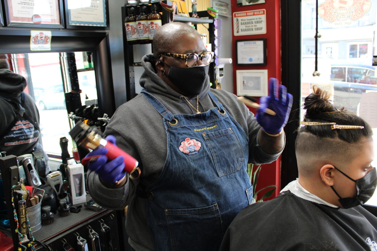 Difundir el amor a través de un corte de pelo