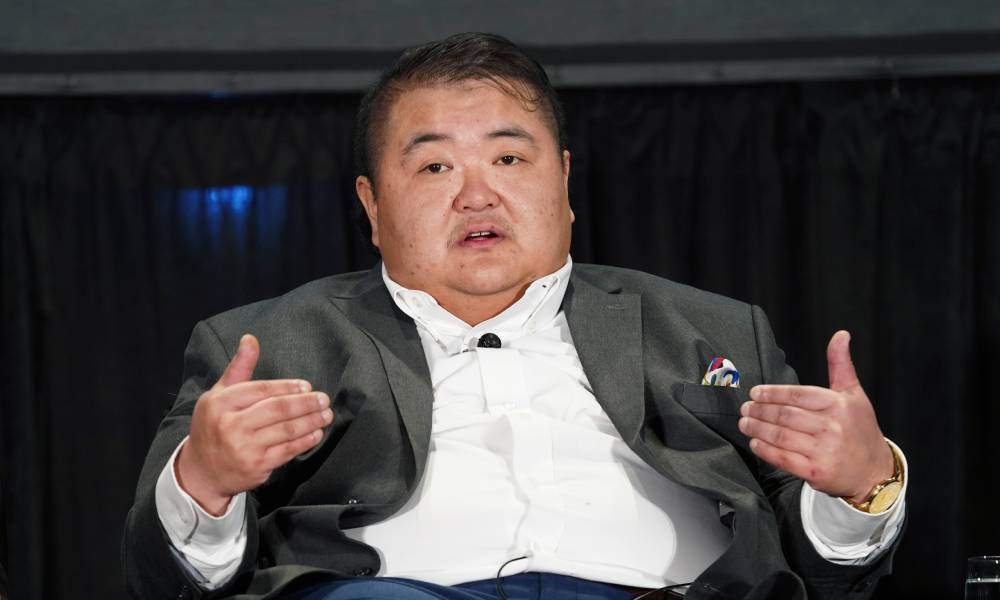 El activista trans Emmett Schelling lanza un mensaje urgente