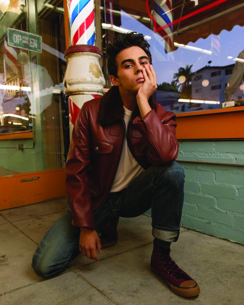 El actor Tyler Álvarez quiere que "trabajes en tu felicidad" en su mensaje de orgullo