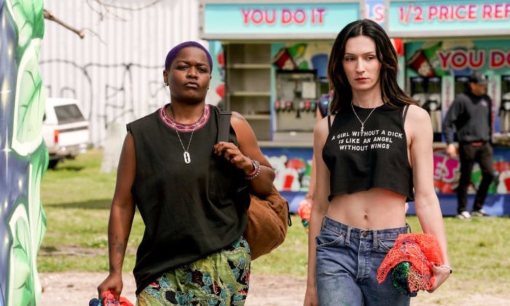 El nuevo Queer as Folk cuenta una bonita historia de amor trans