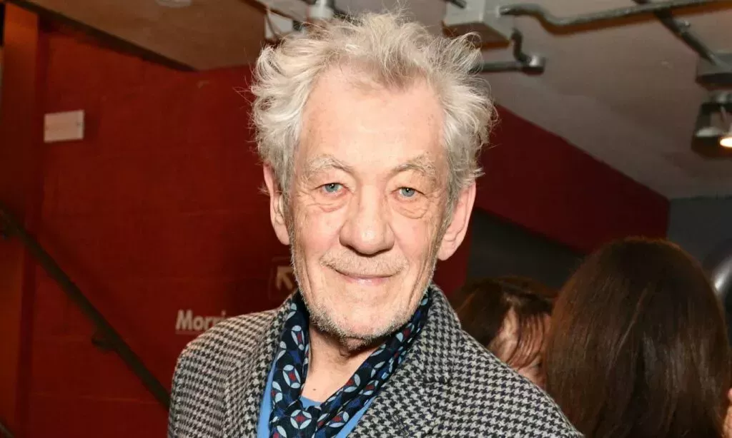 Ian McKellen explica por qué el Hamlet de William Shakespeare es bisexual