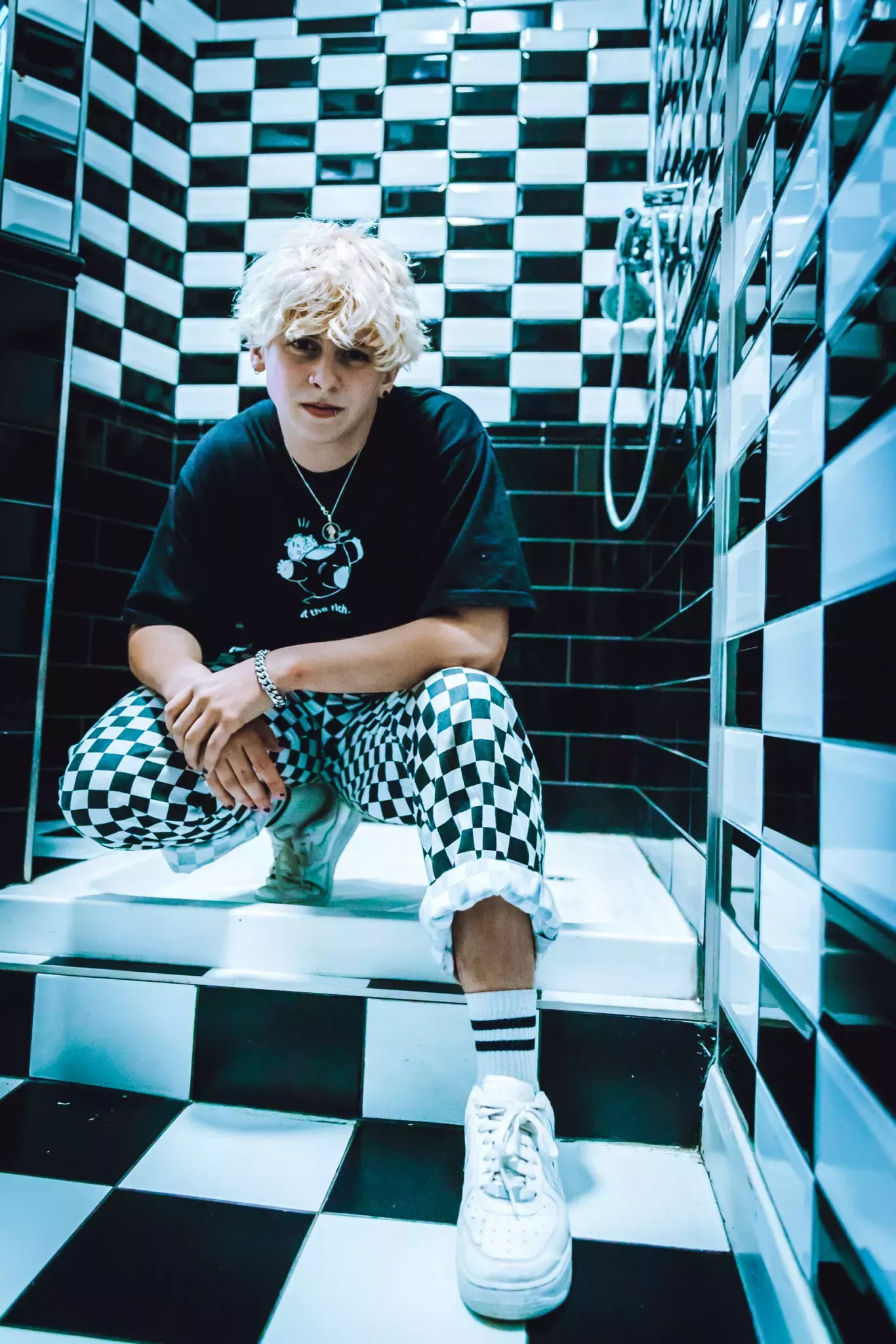 La sensación del pop punk NOAHFINNCE explica por qué simplemente se ríe de los transfóbicos