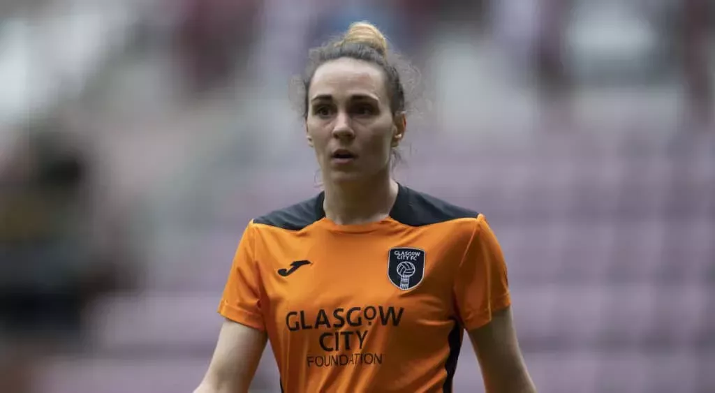 Más organismos deportivos se unen a la FIFA y la FINA en la revisión de las normas para los atletas trans