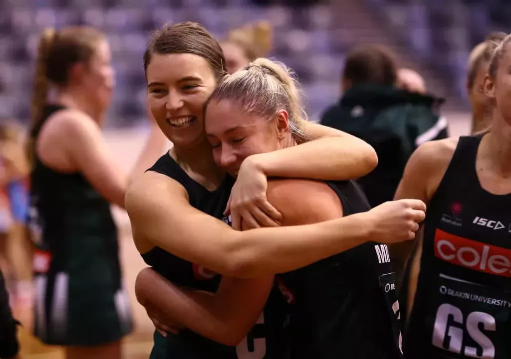 Más organismos deportivos se unen a la FIFA y la FINA en la revisión de las normas para los atletas trans