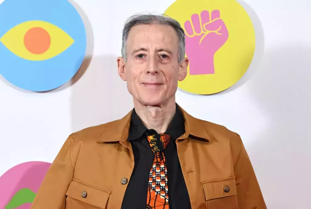 Peter Tatchell explica por qué hay que prohibir la presencia de la policía en las marchas del Orgullo: 