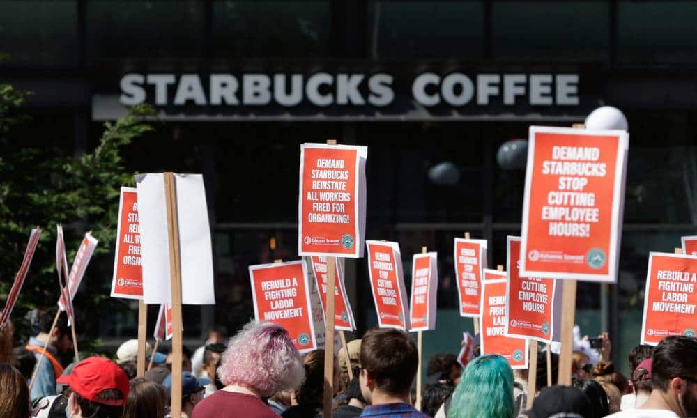Starbucks amenaza con suprimir las prestaciones sanitarias a los transexuales