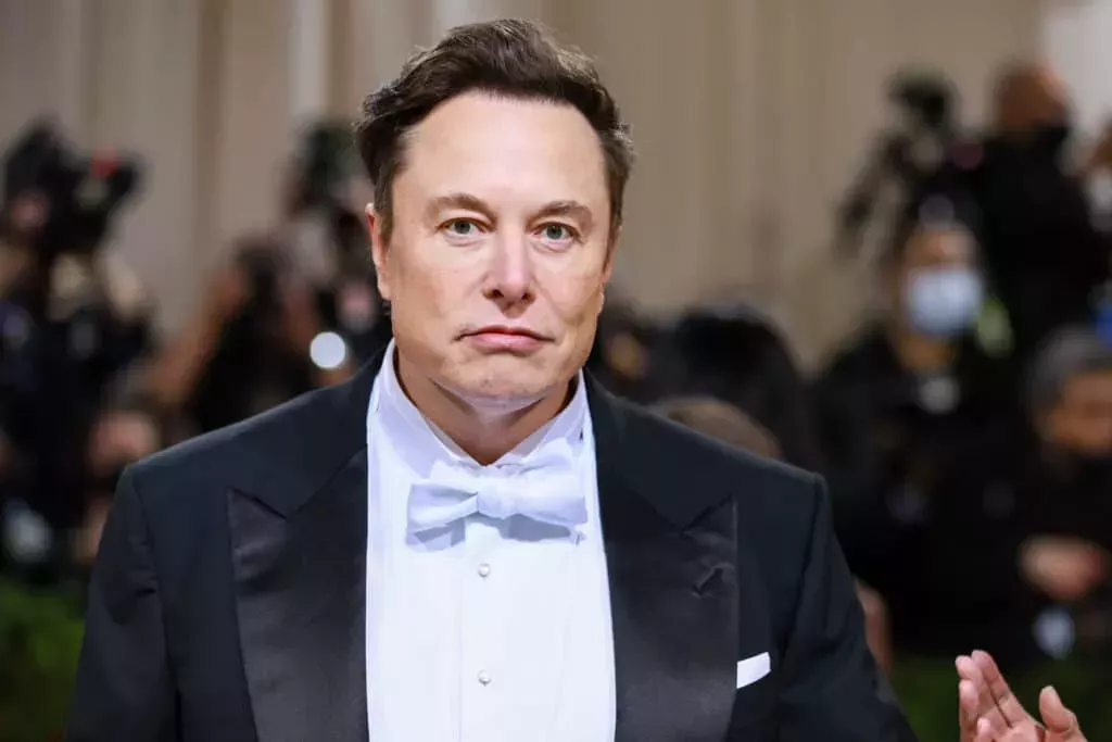 Tesla despide a los líderes de LGBTQ+ y de diversidad después de que Elon Musk tenga un 