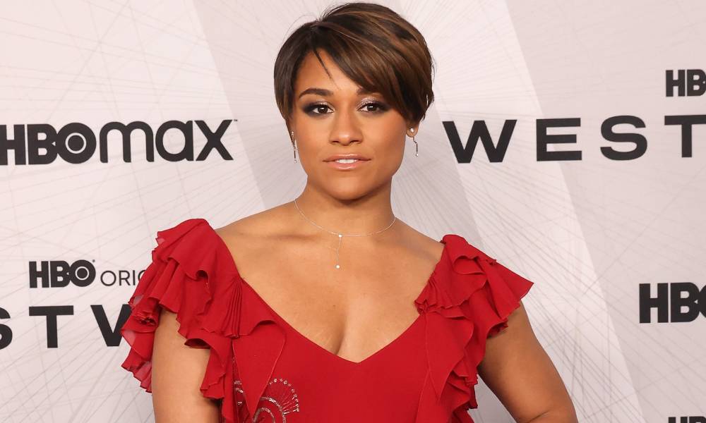 Ariana DeBose critica la sentencia sobre los derechos del aborto en EEUU