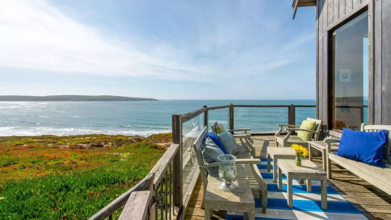 Bajo el Gaydar |<img loading=