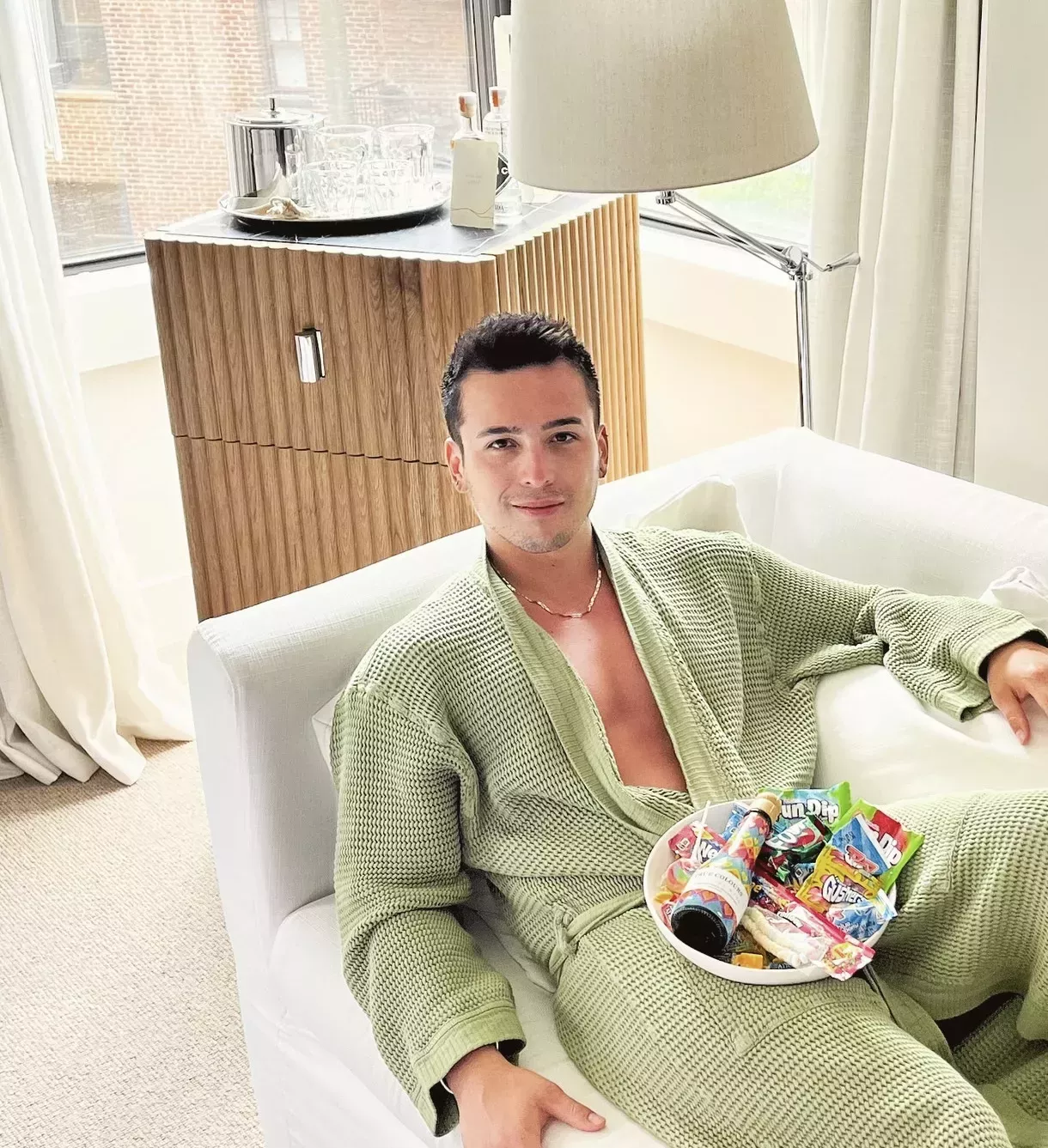 Jamie Valentino gets in the mood to write his next adult script... for girls