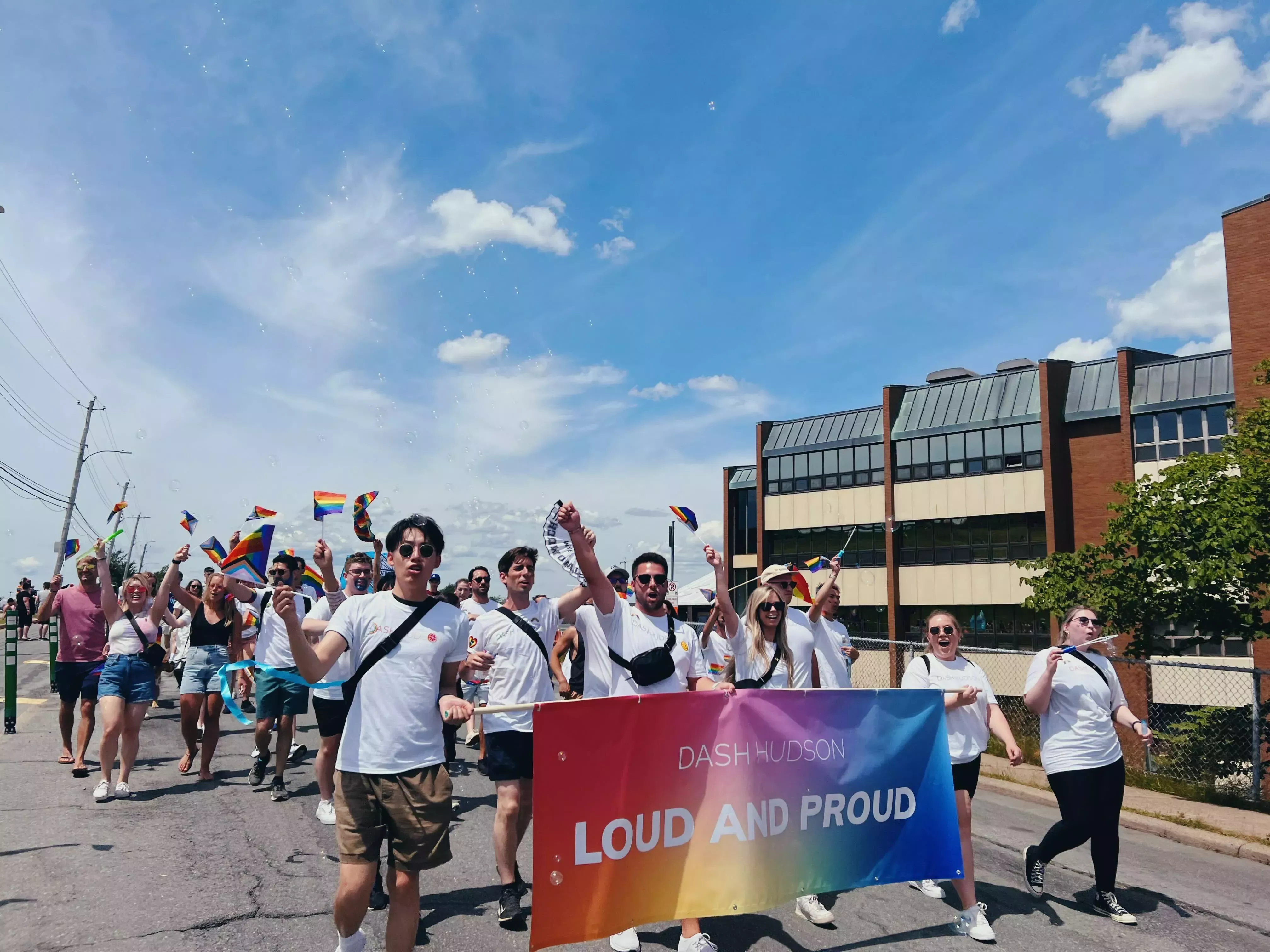 Cómo pueden los empresarios hacer que sus empleados LGBTQ2 se sientan bienvenidos y cerrar la brecha salarial - Halifax | Globalnews.ca