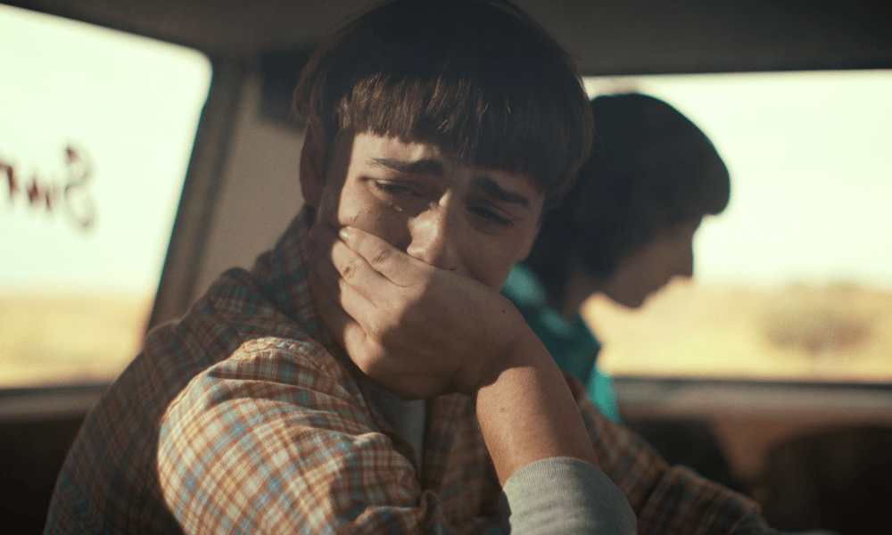 Uno de los actores de Stranger Things defiende el romance gay de Will y Mike