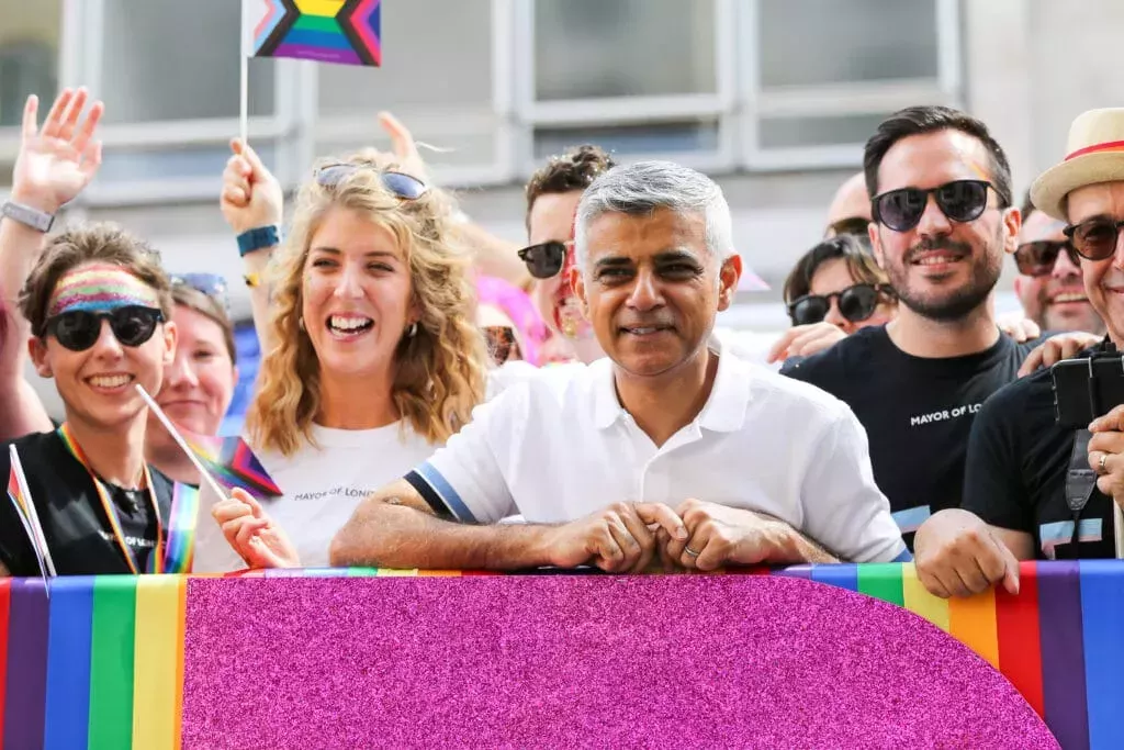 El alcalde de Londres, Sadiq Khan, pide a los asistentes al Orgullo que 