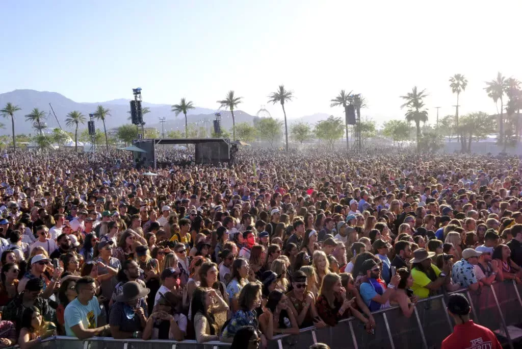 El dueño de Coachella donó decenas de miles a un grupo de derecha antiabortista