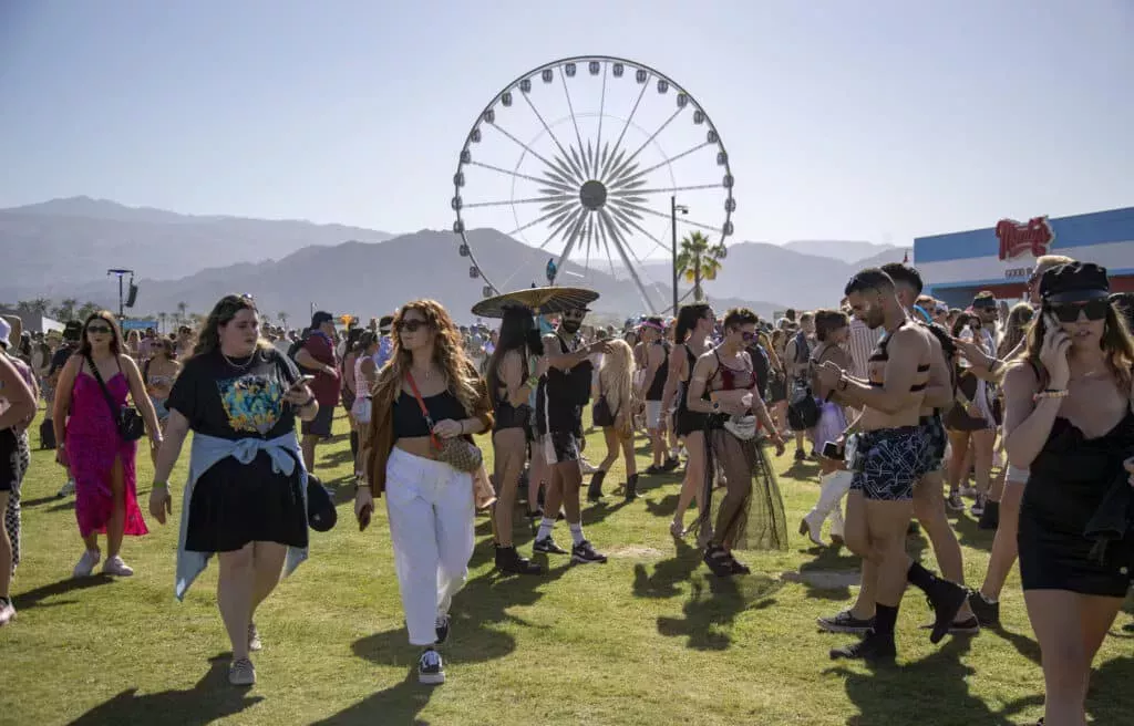 El dueño de Coachella donó decenas de miles a un grupo de derecha antiabortista